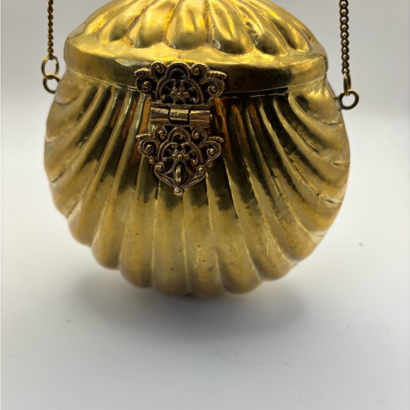 Handbags - Vintage 1920-1940 Brass Shell-Shaped Clutch